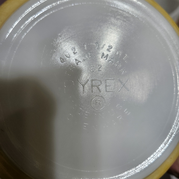 Pyrex Yellow Bowl #402 - Picture 13 of 14